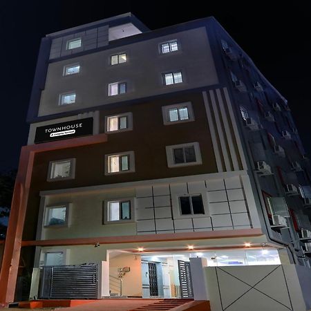 Super Townhouse Nanak Ram Guda Near Waverock Sez Hajdarábád Exteriér fotografie