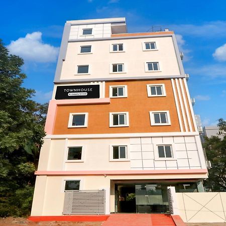 Super Townhouse Nanak Ram Guda Near Waverock Sez Hajdarábád Exteriér fotografie
