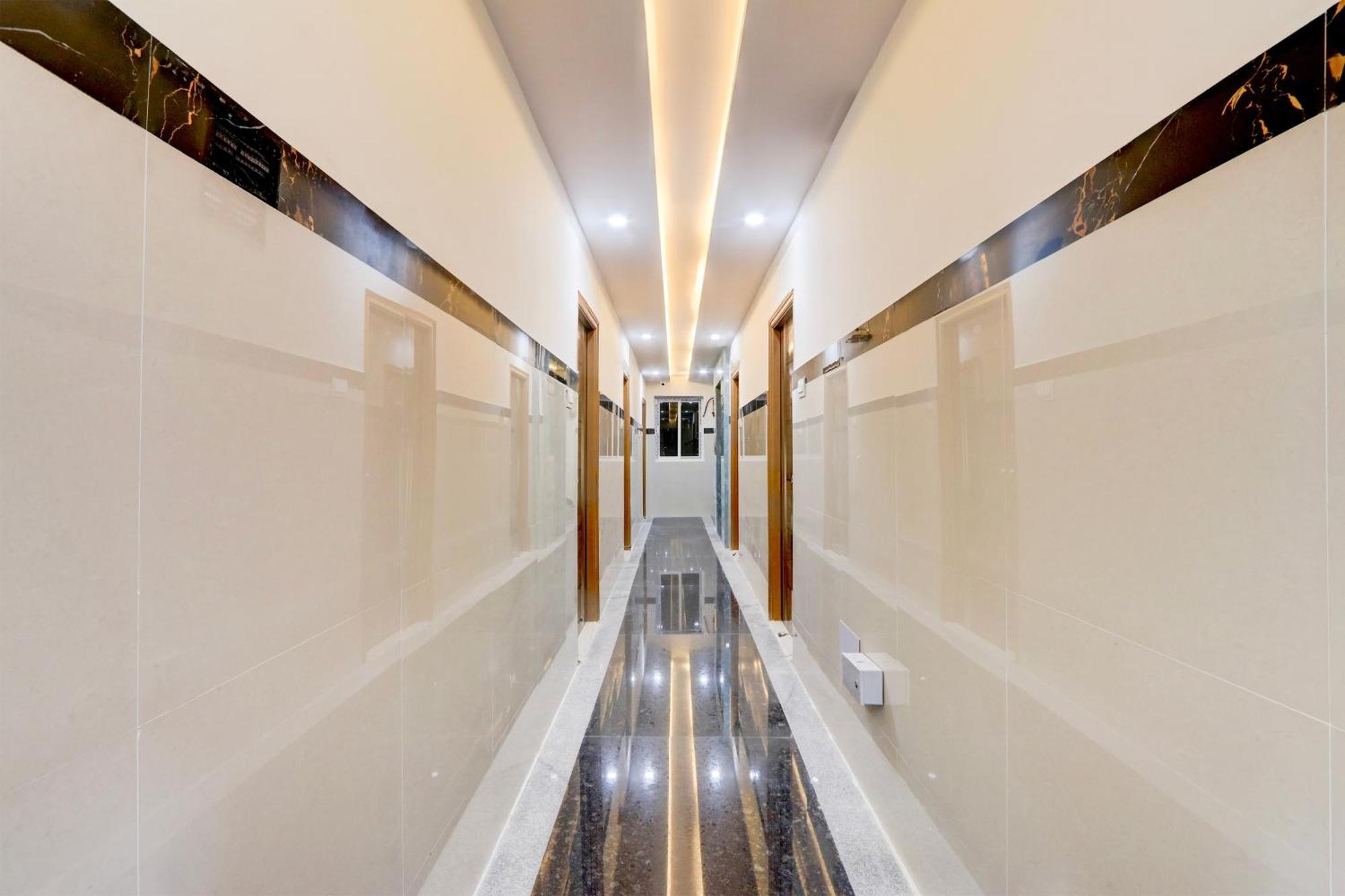 Super Townhouse Nanak Ram Guda Near Waverock Sez Hajdarábád Exteriér fotografie