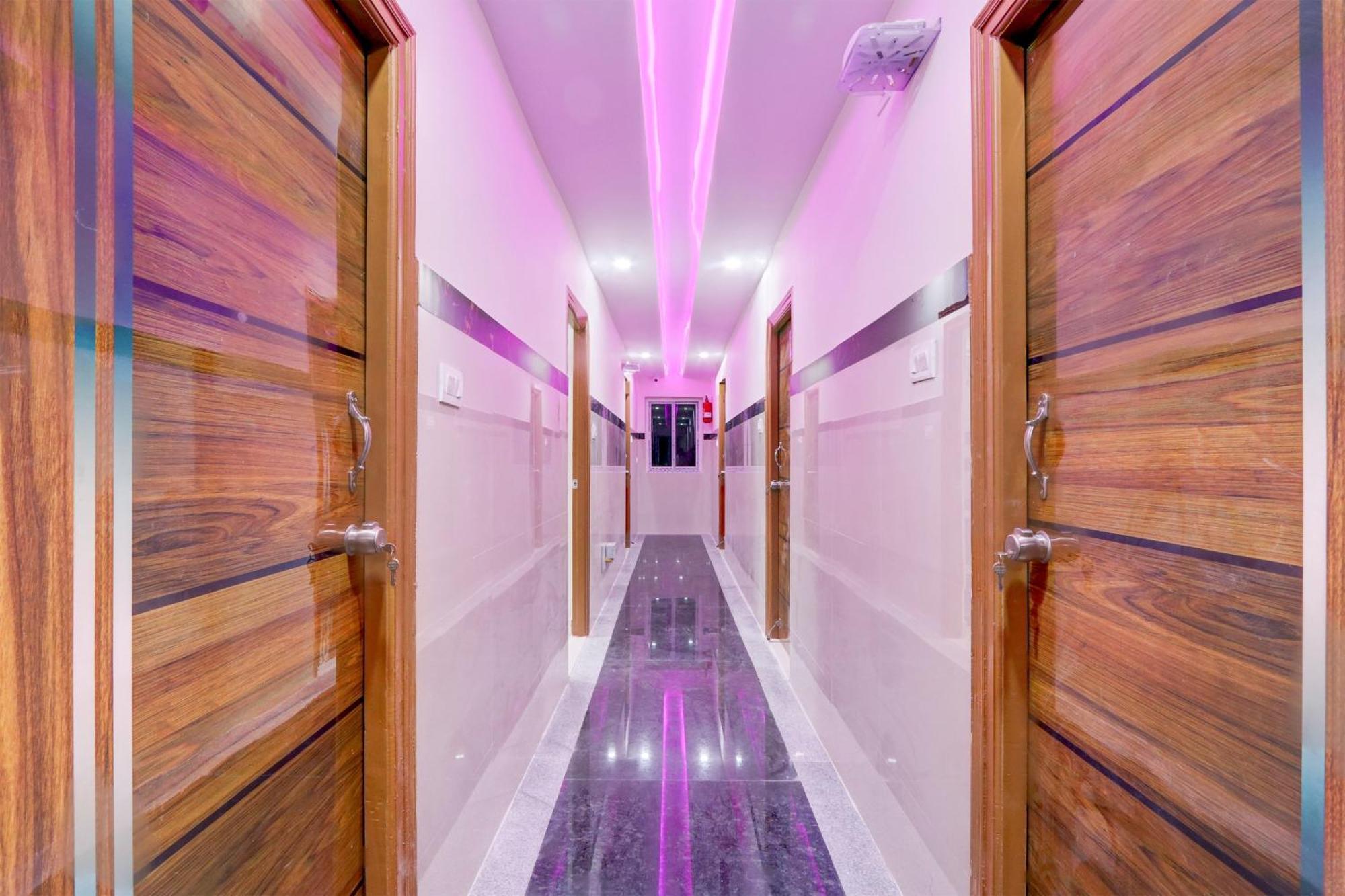 Super Townhouse Nanak Ram Guda Near Waverock Sez Hajdarábád Exteriér fotografie